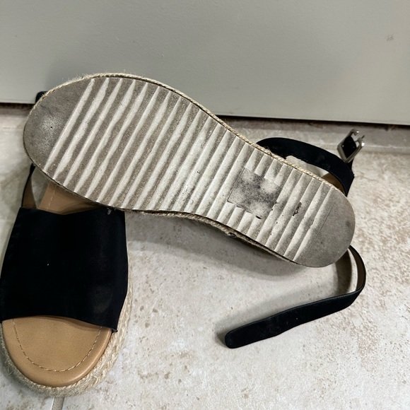 Soda black and tan sandals size 9 - Picture 4 of 4